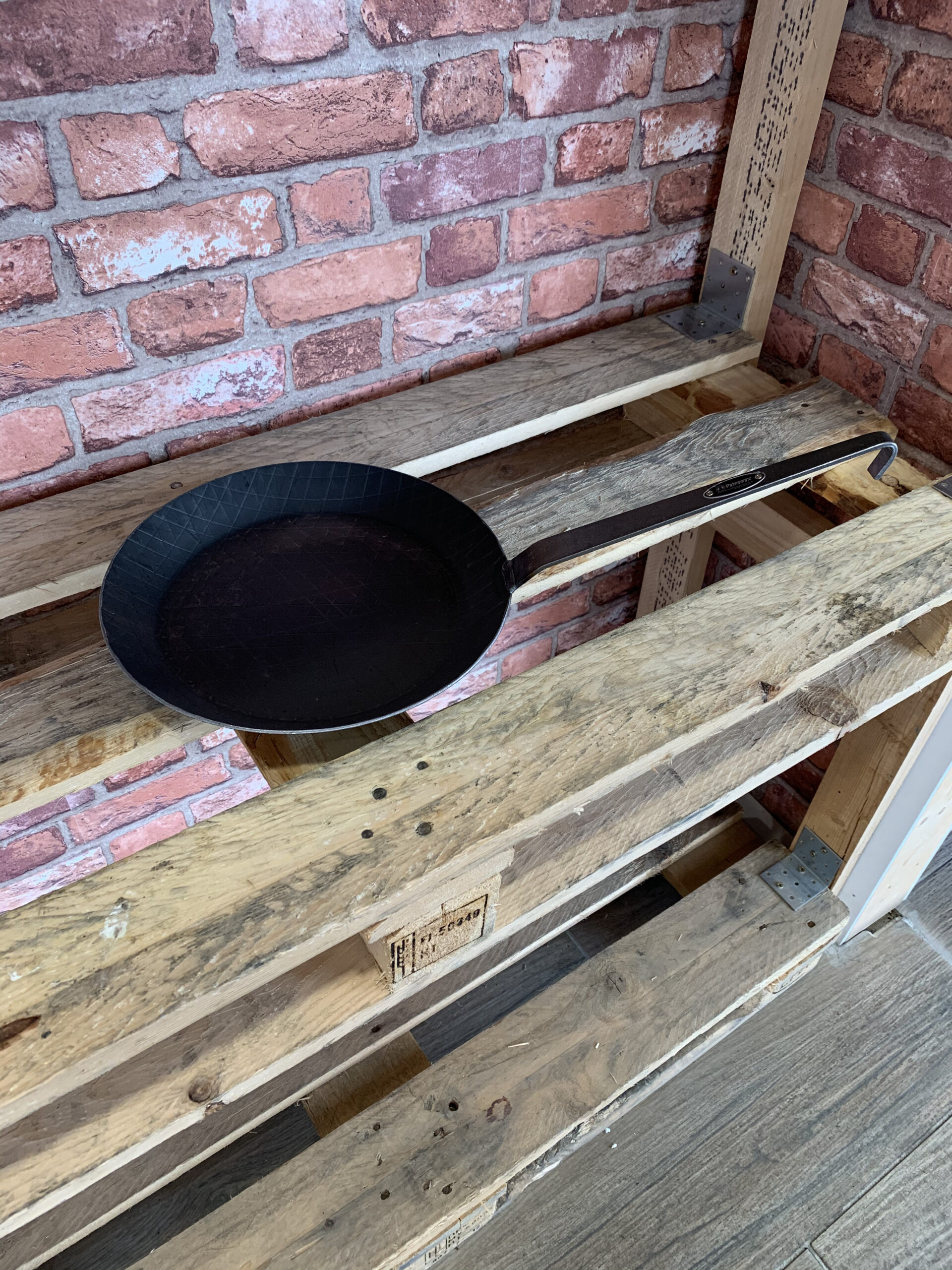 Wrought-Iron Pan sp28